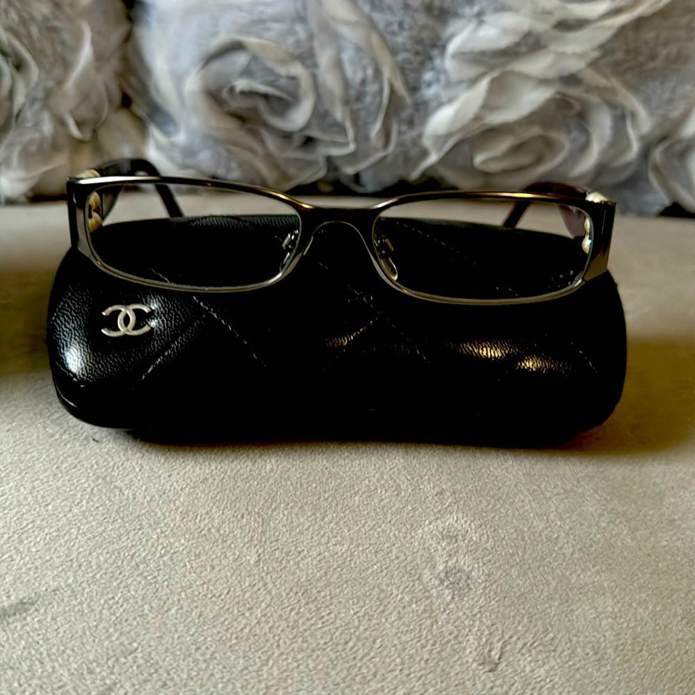 Chanel glasses with pearls on frames very sturdy with original Chanel glass case